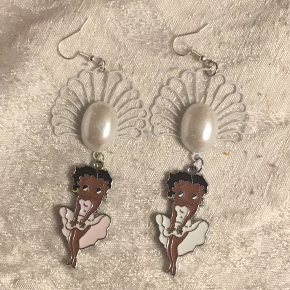 🤍Betty boop seashell pearl earrings🤍